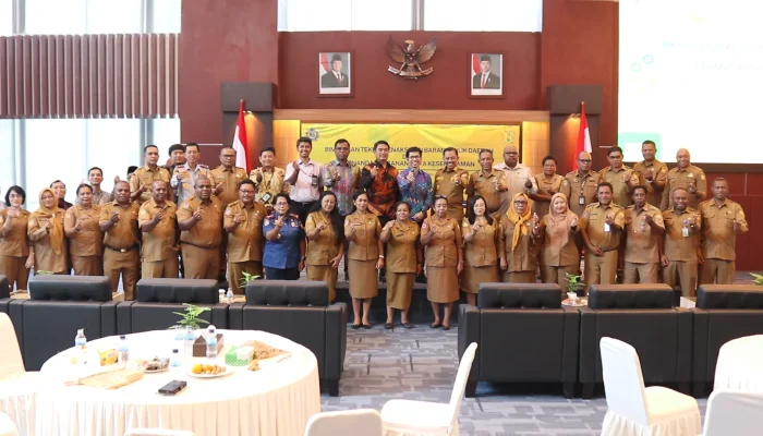 Foto bersama para Pimpinan OPD dan Wakil Walikota Jayapura, serta Kepala KPKNL Jayapura dan Kakanwil DJKN Papua, Papua Barat dan Maluku (foto Danielo)