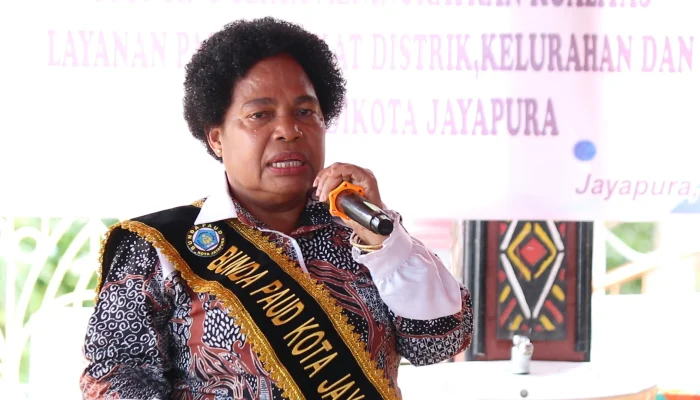 Bunda PAUD Kota Jayapura, Nerlince Wamuar Rollo (foto Danielo)