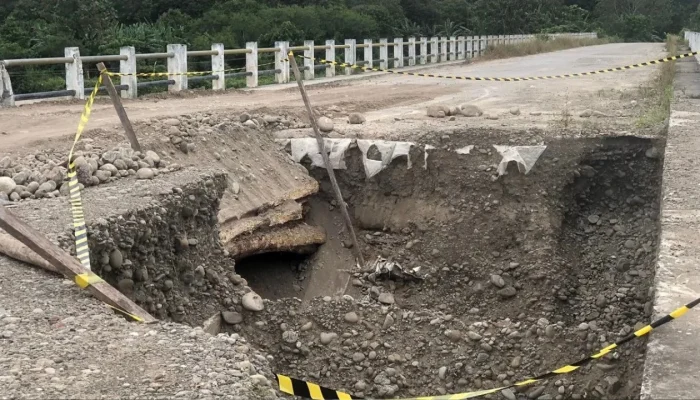 Jembatan Wai Salas di Negeri Salas, Kecamatan Bula, Kabupaten Seram Bagian Timur [SBT], Maluku mengalami kerusakan parah.