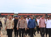 Permintaan Kapolres SBB, Saat Pemuatan Perdana 8.000 Ton Batu Gamping di Desa Hulung Menuju Obi