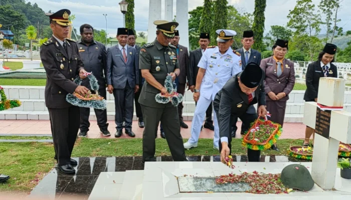 Pimpin Tabur Bunga di TMP, Ini Imbauan Wawali Jayapura di Peringatan Hari Pahlawan ke-80