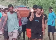 Peti Jenazah Dipikul 4 Kilometer, Potret Pilu Warga Pegunungan Taniwel yang Masih Terisolasi